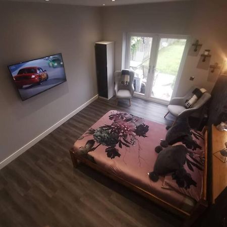 ברידג'נד Beautiful Masons Hideaway Studio Apartment מראה חיצוני תמונה